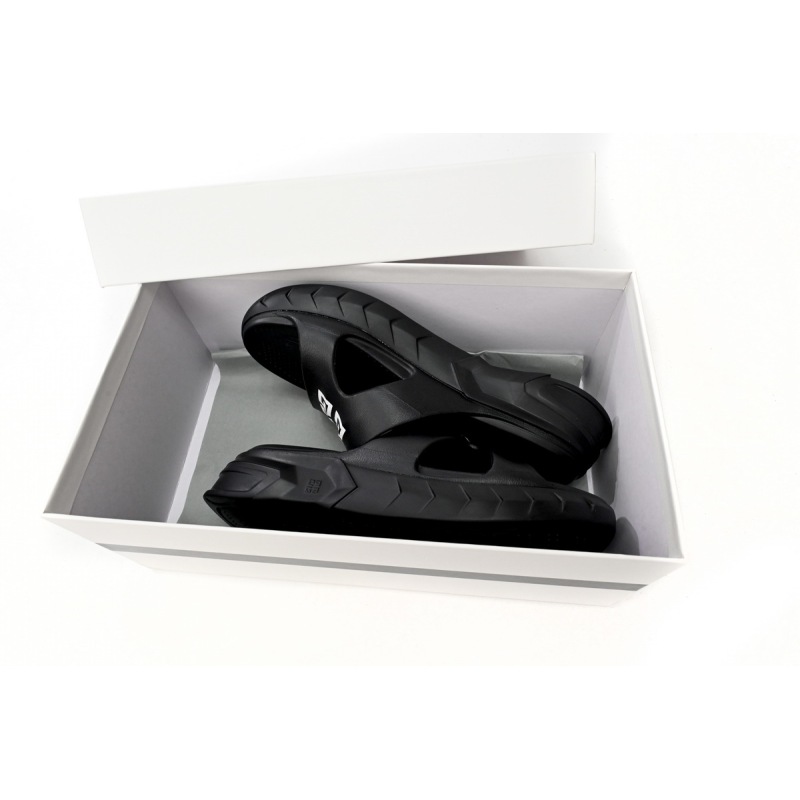 Givenchy Marshmallow Black BH301AH19Y-001