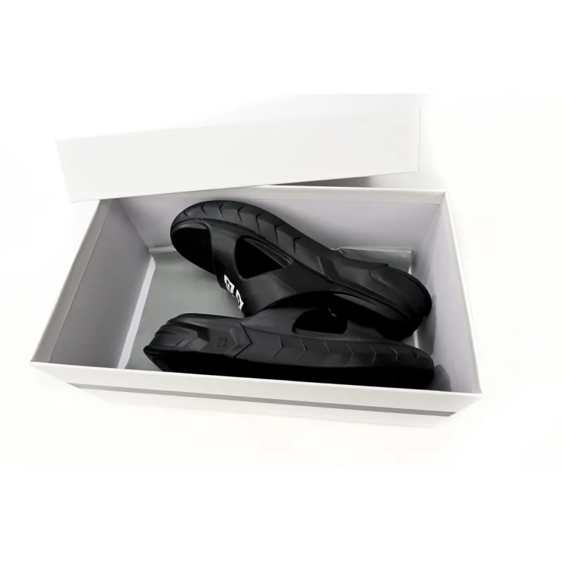 Givenchy Marshmallow Black BH301AH19Y-001