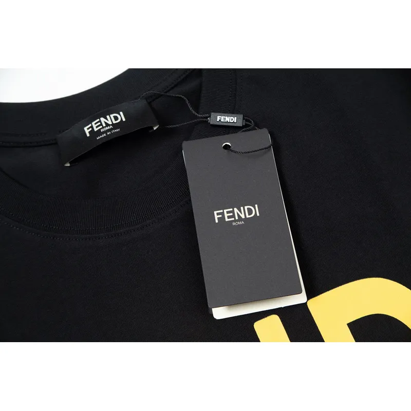 Fendi T-Shirt F0215