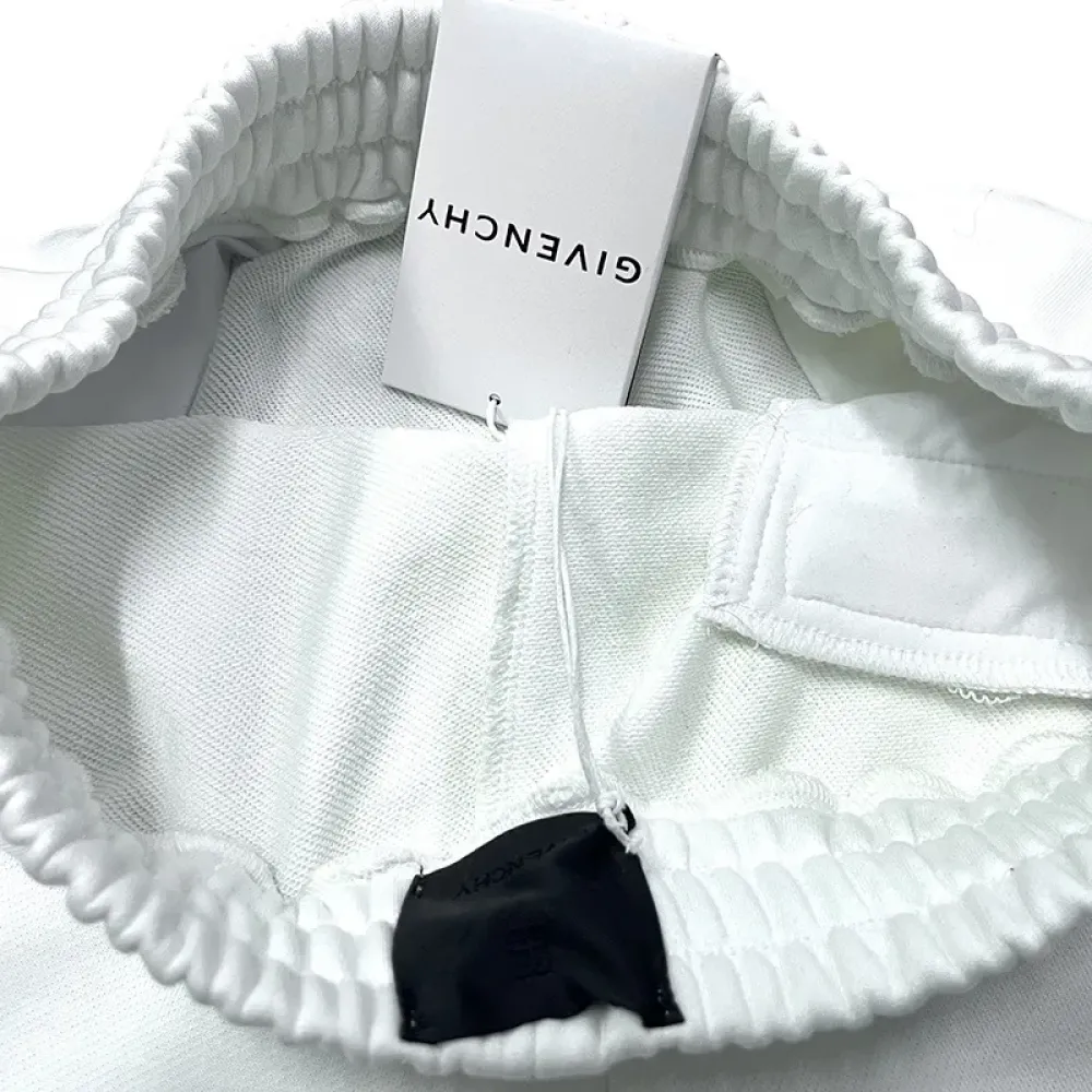 Givenchy Shorts G0303