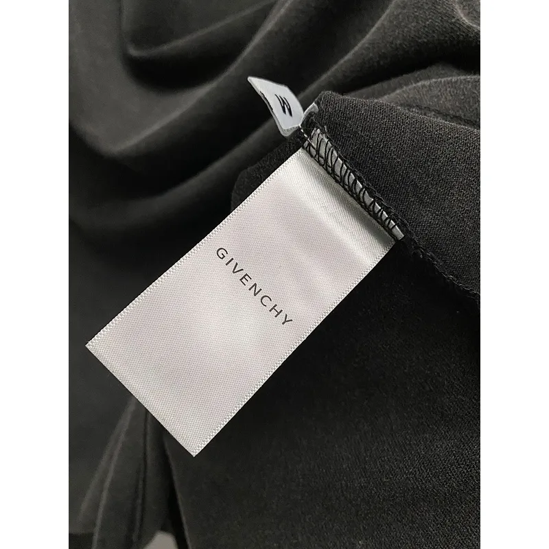 Givenchy Shorts G0308