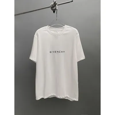 Givenchy Shorts G0309 01