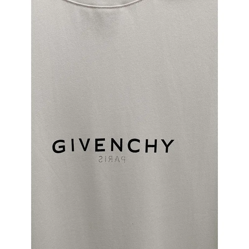 Givenchy Shorts G0309