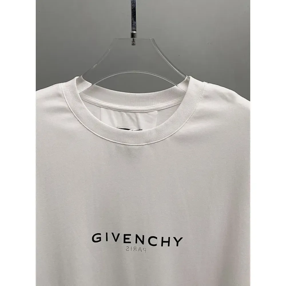 Givenchy Shorts G0309