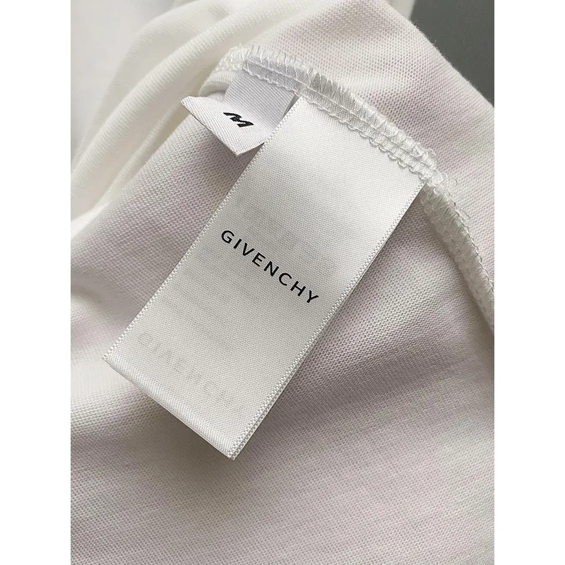 Givenchy Shorts G0309