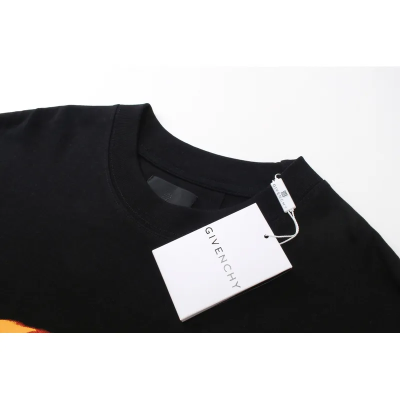 Givenchy Shorts G0313