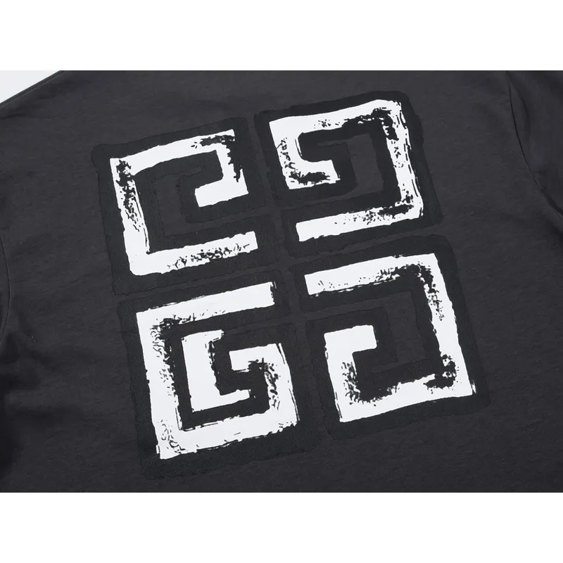 Givenchy Shorts G0317