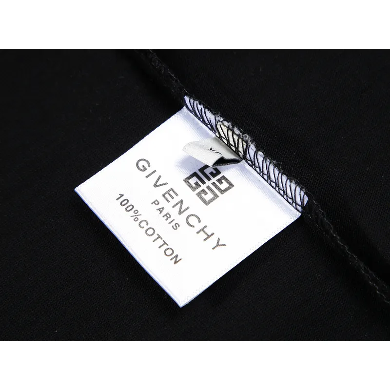 Givenchy Shorts G0319