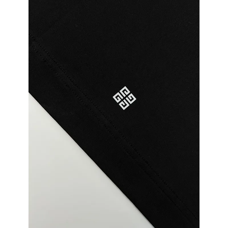 Givenchy Shorts G0320