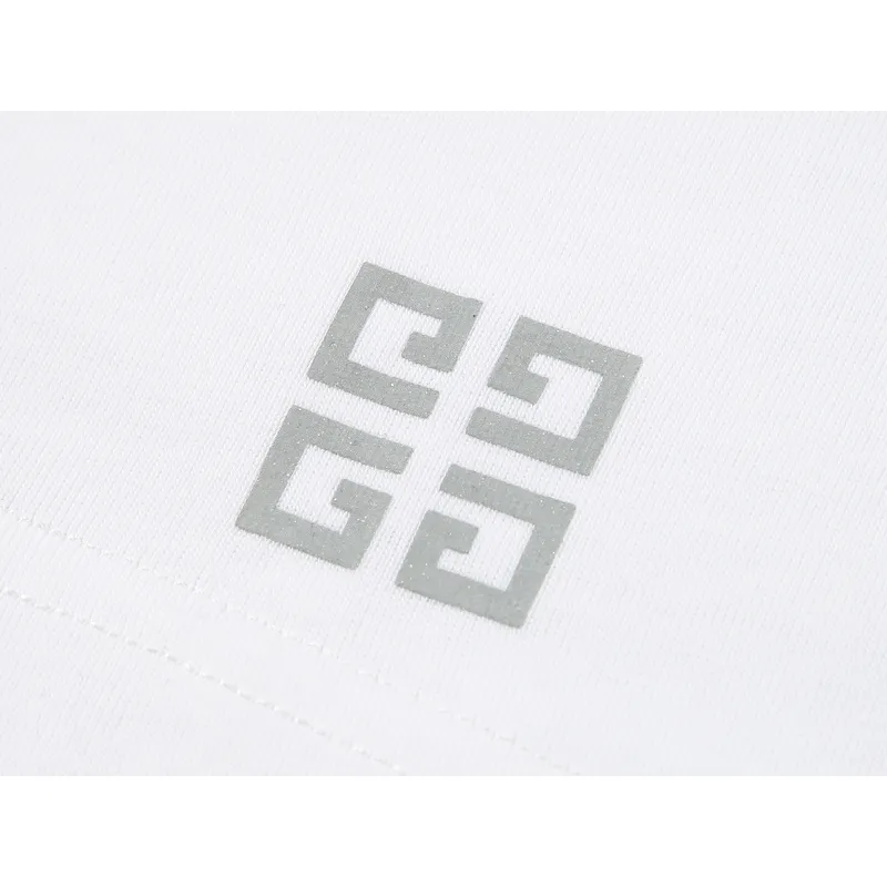 Givenchy Shorts G0321