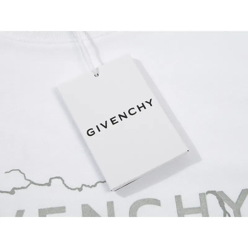 Givenchy Shorts G0321