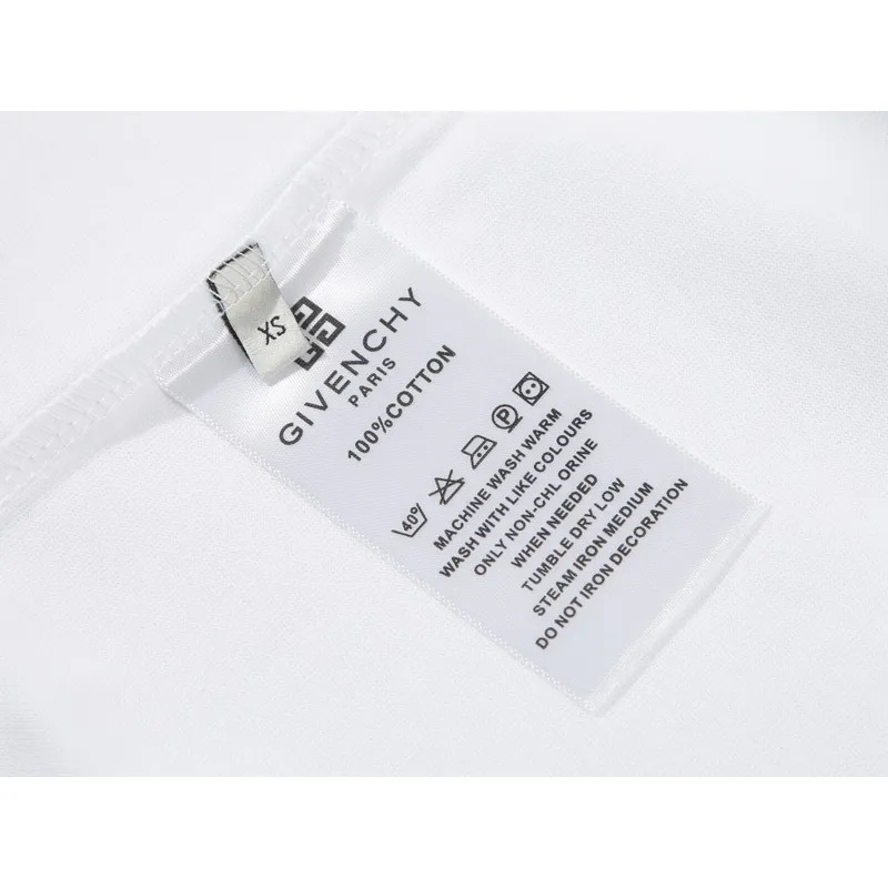 Givenchy Shorts G0321