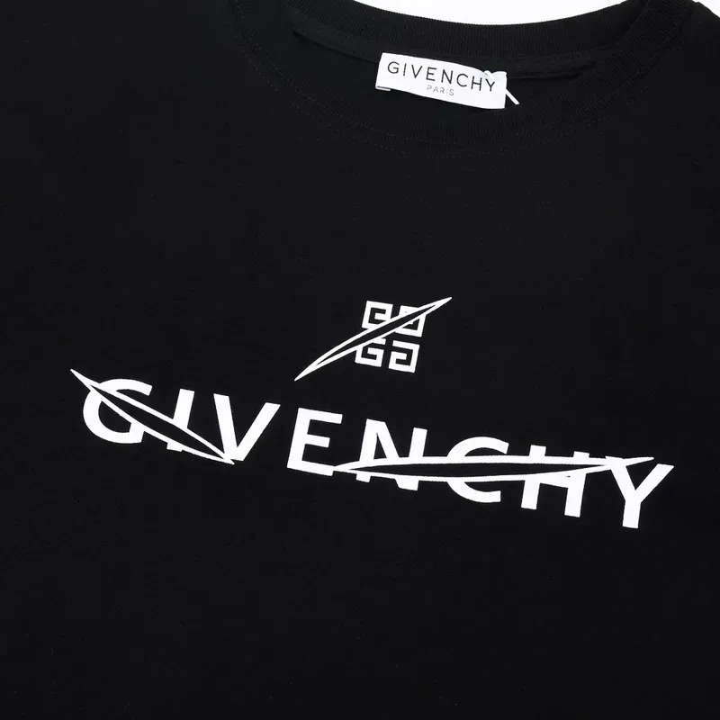 Givenchy Shorts G0323