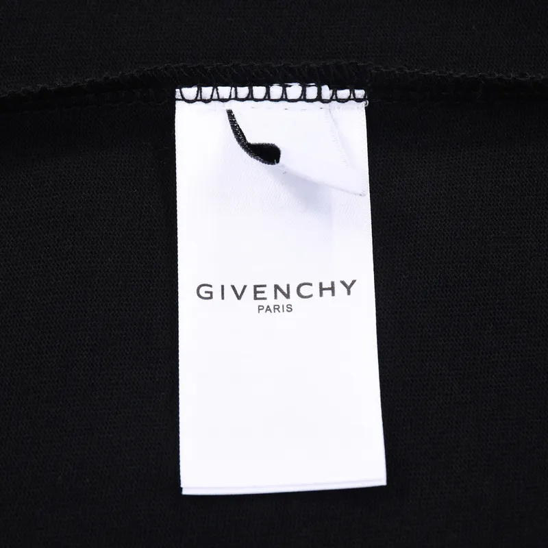 Givenchy Shorts G0323