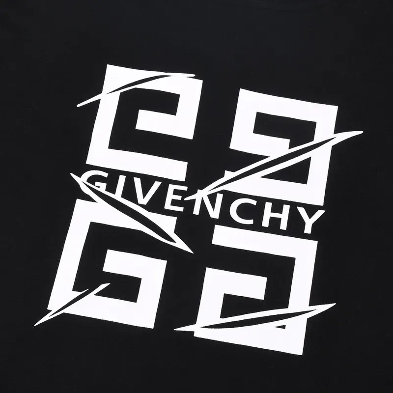 Givenchy Shorts G0323