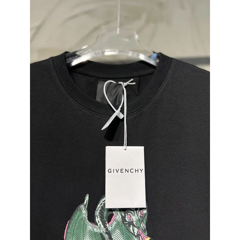 Givenchy Shorts G0325