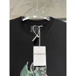 Givenchy Shorts G0325