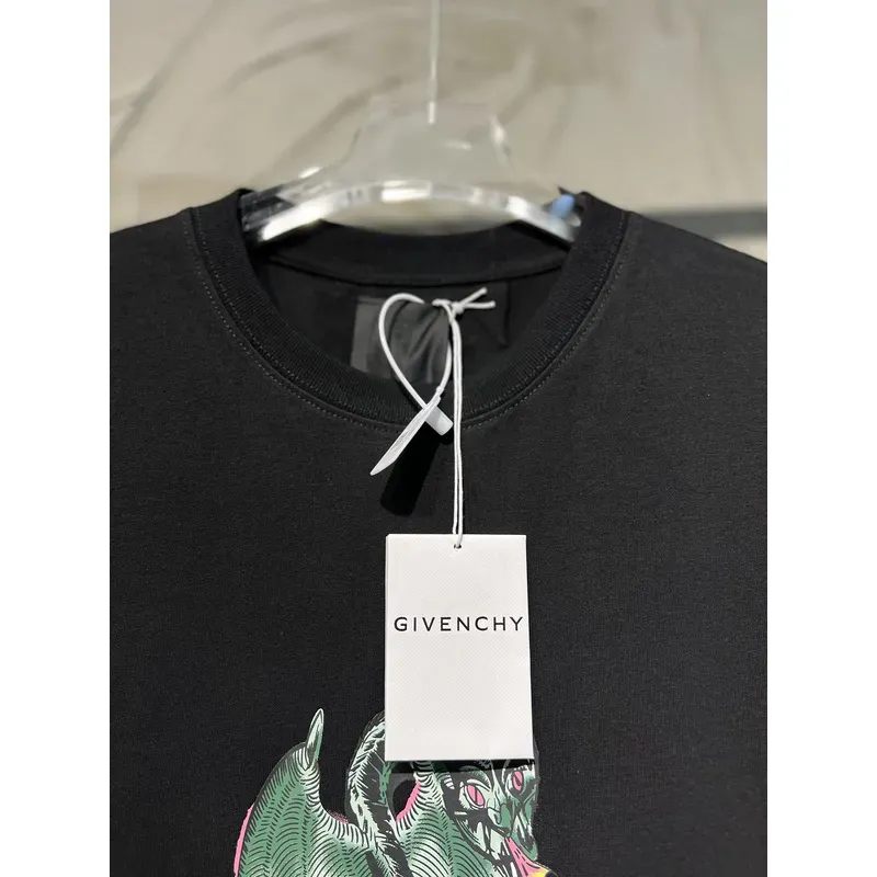 Givenchy Shorts G0325