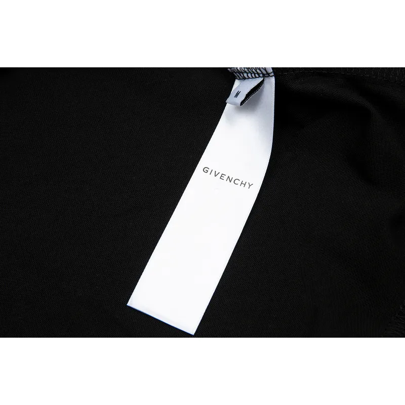 Givenchy Shorts G0327