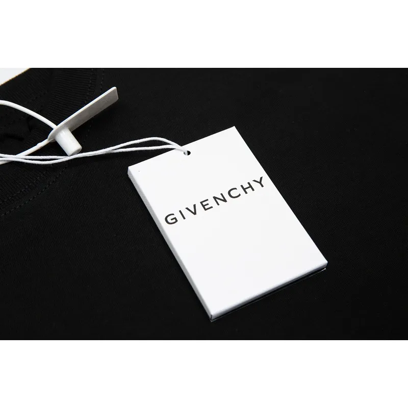 Givenchy Shorts G0328