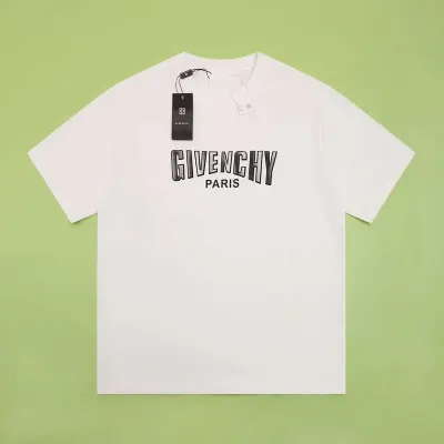 Givenchy Shorts G0330 01
