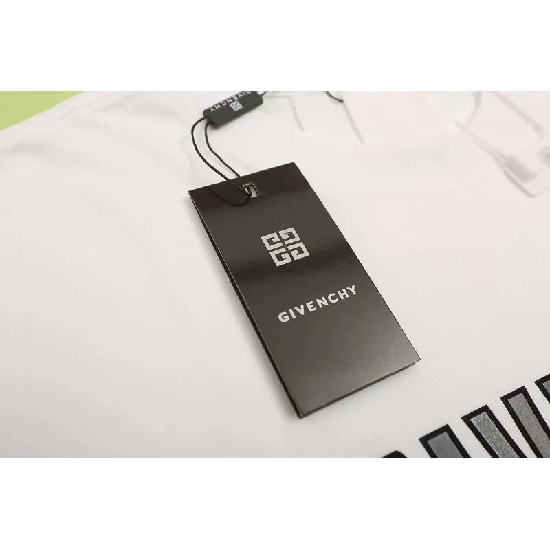 Givenchy Shorts G0330