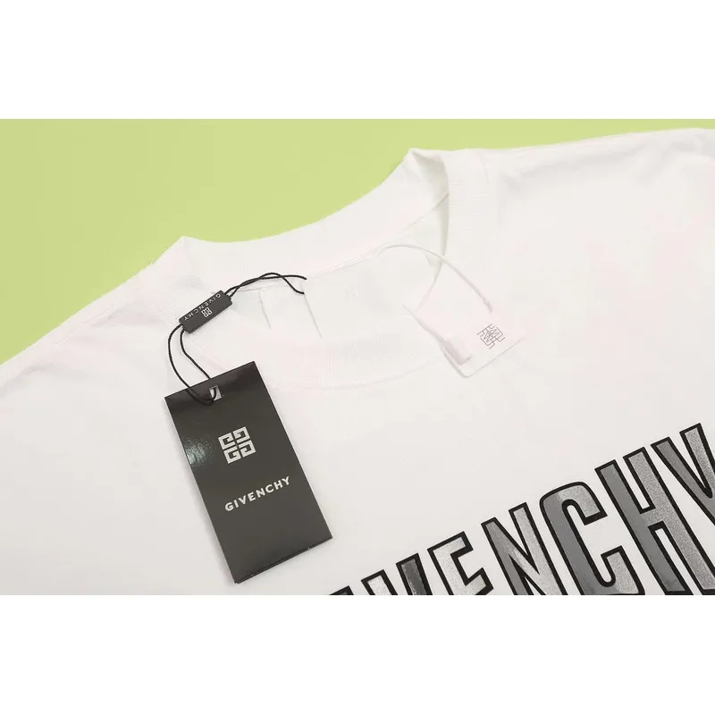 Givenchy Shorts G0330