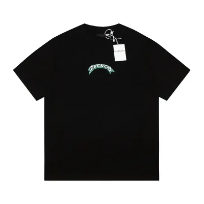 Givenchy Shorts G0331 01