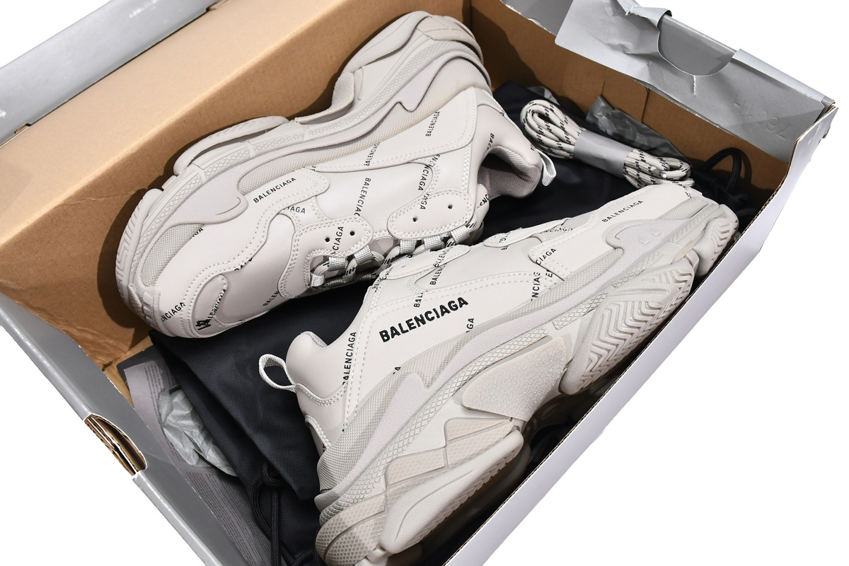 Ba*len*cia*ga all over logo triple s beige (women