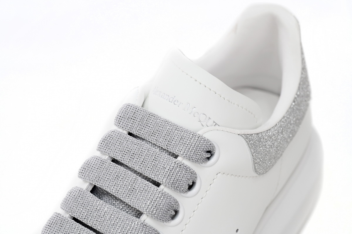 Alexander McQueen Sneaker Loose Drilling