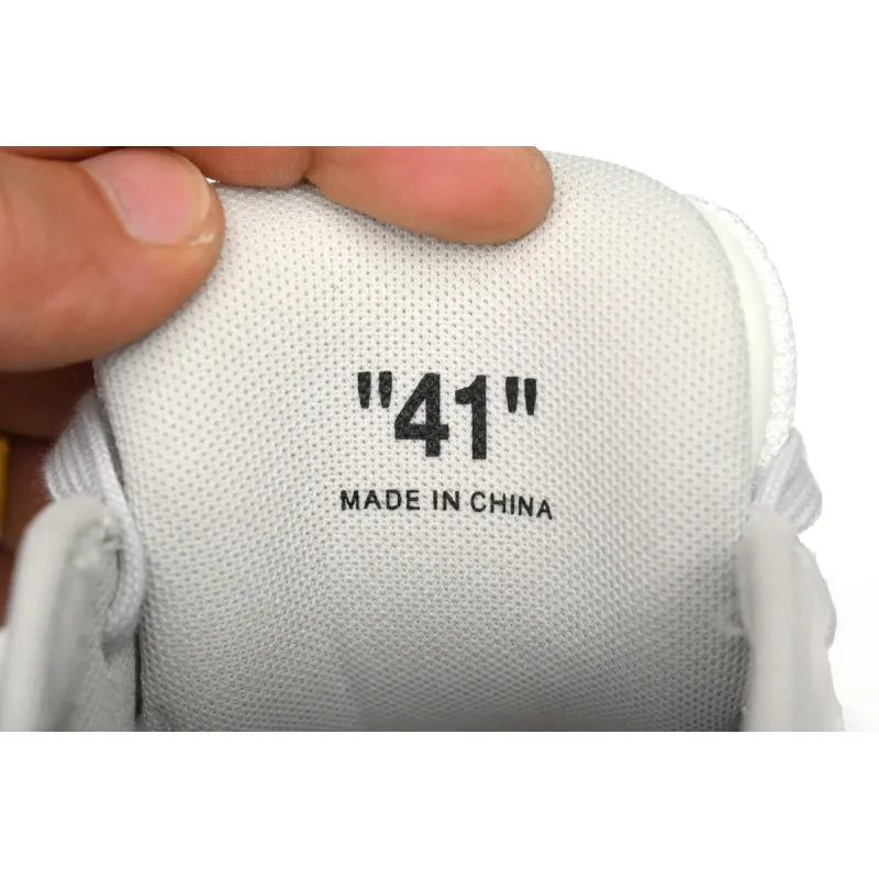 OMIA189F 23LEA005 0546 FF-WHITE Out Of White White and Blue Tail  OMIA189F 23LEA005 0546