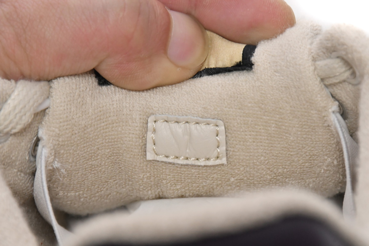  Gucci Screener GG Off-White Black  546651 HVKI0 9765