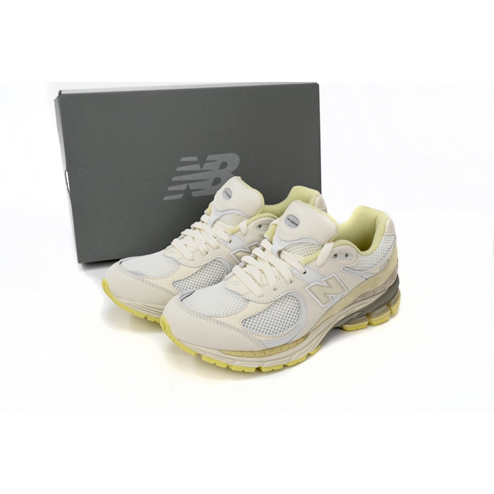 New Balance 2002R AURALEE White M2002RA1