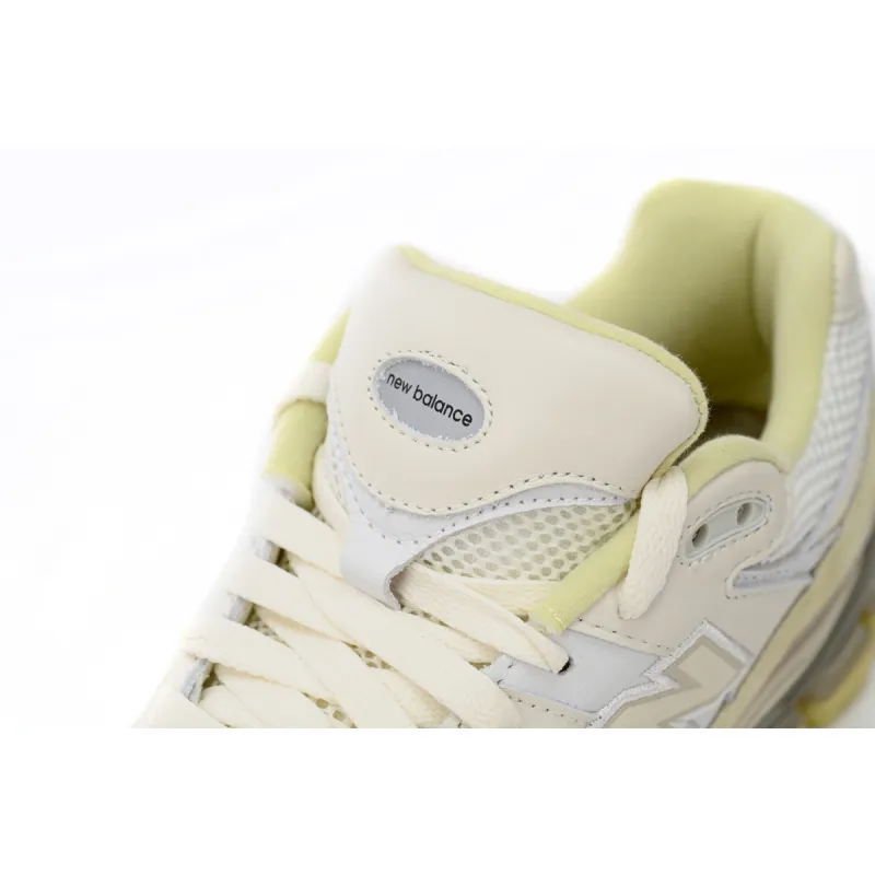 New Balance 2002R AURALEE White M2002RA1