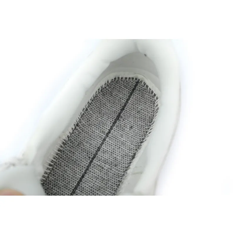 Moncler Trailgrip Lite White I109A4M00130M2808001