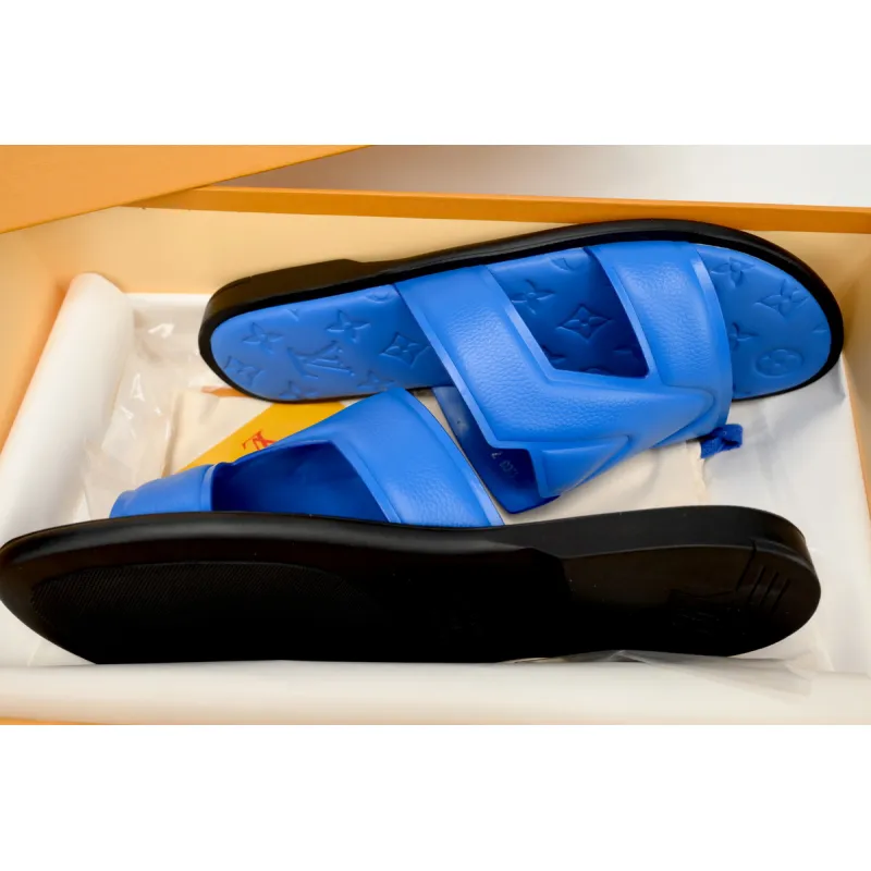  LOUIS VUITTON Oasis Blue Leather Surface