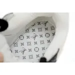 Louis Vuitton Black And White  1AB8SD 