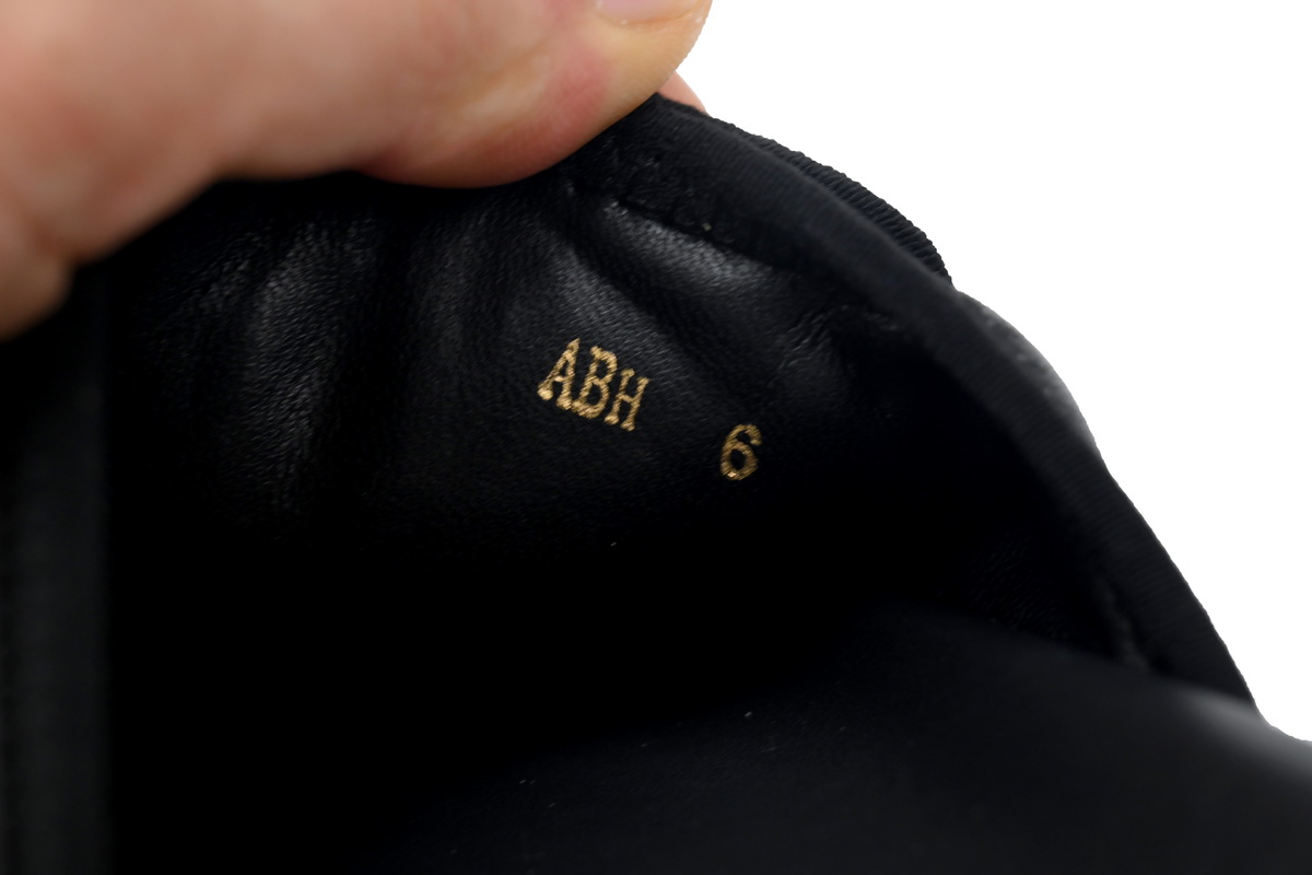 LOUIS VUITTON Miami Velcro Flip Flops Black embossingslide