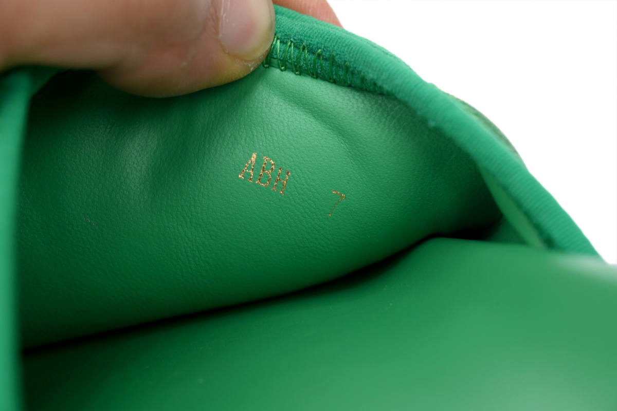 LOUIS VUITTON Miami Velcro Flip Flops Green embossingslide