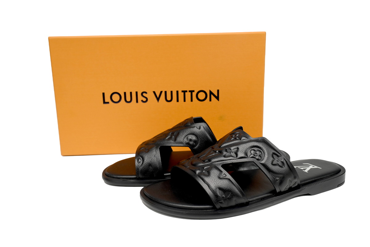 LOUIS VUITTON Oasis Black Leather Surface