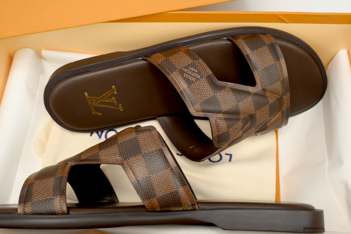 LOUIS VUITTON Oasis Classic Grid