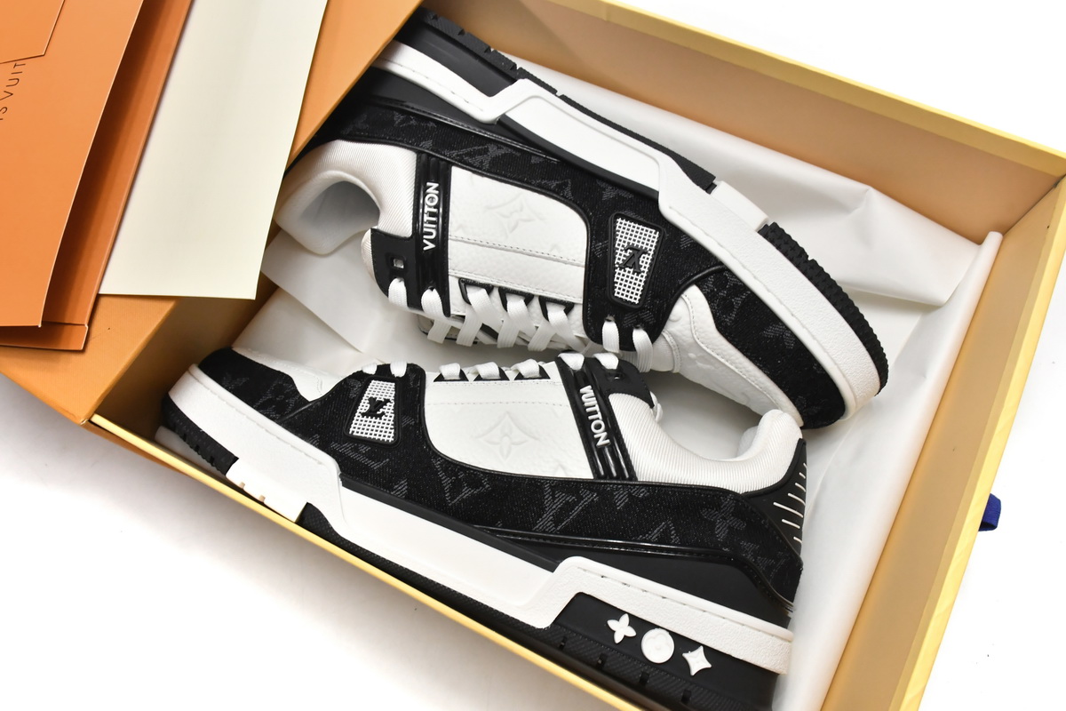 l**is V*t*n trainer black and white cloth cover vl1202