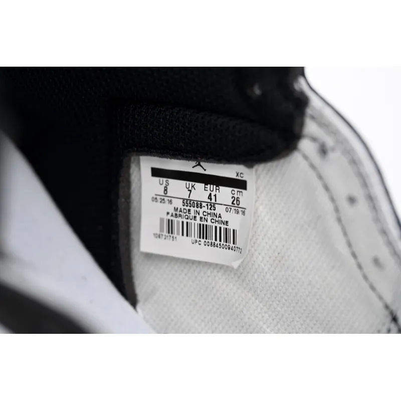 Air Jordan 1 Retro Black Toe (2016) 555088-125
