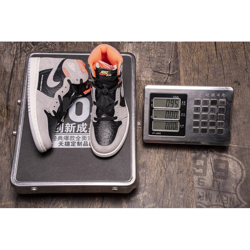 Air Jordan 1 Retro High Neutral Grey Hyper Crimson  555088-018 