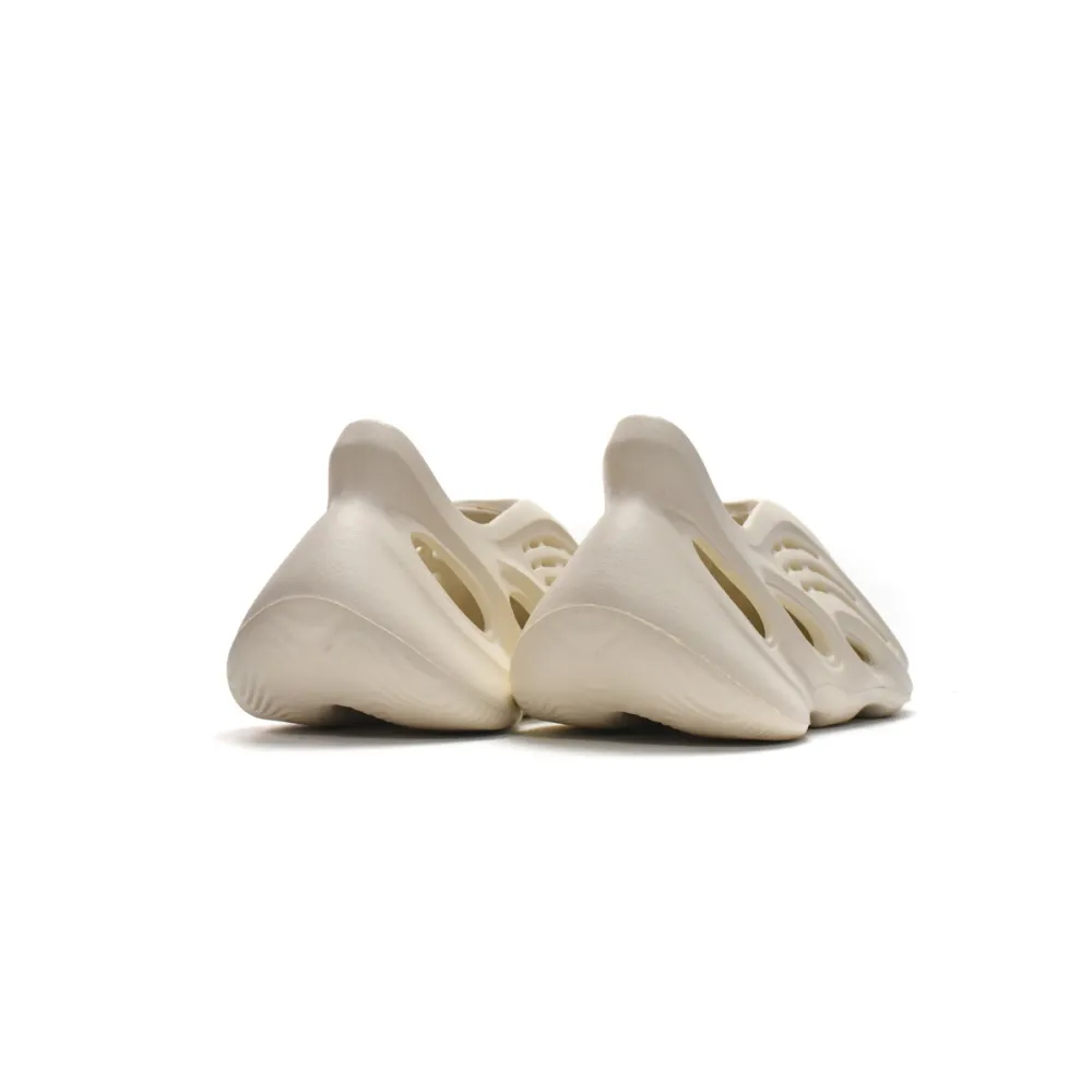 Adidas Yeezy Foam RNNR Sand  FY4567