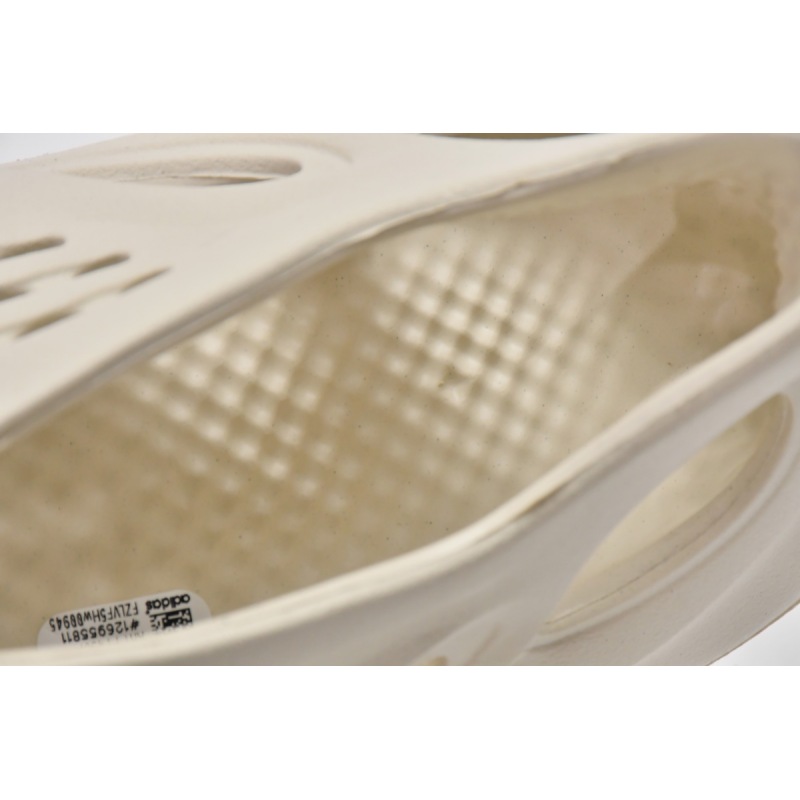Adidas Yeezy Foam RNNR Sand  FY4567