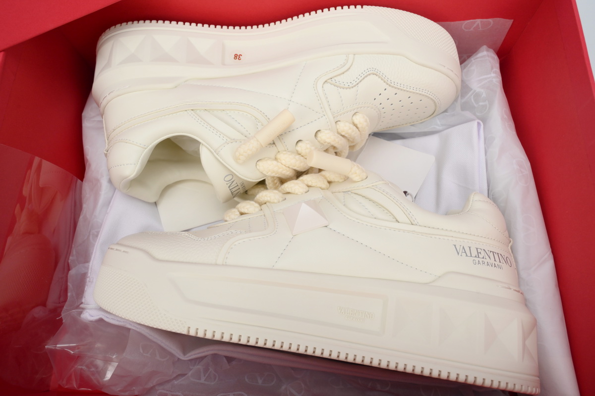 Valentino One Stud Off-white