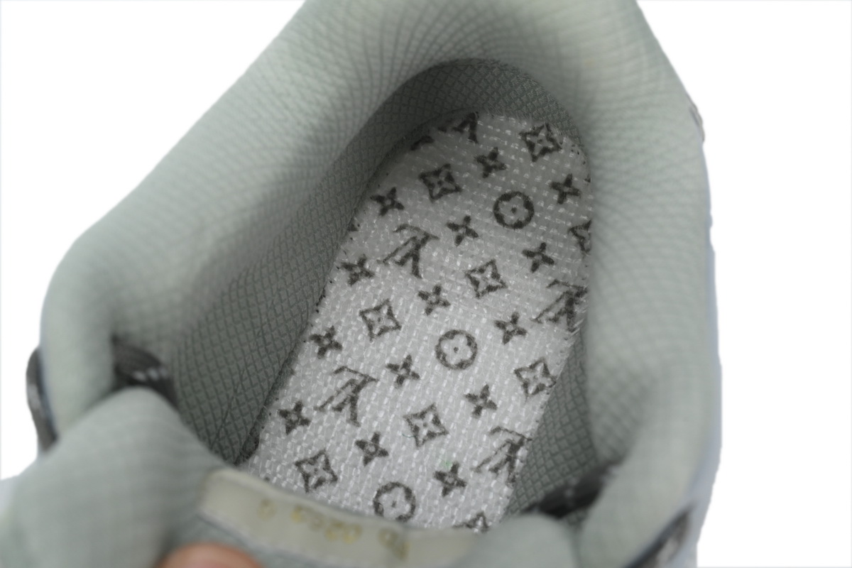 LOUIS VUITTON Discovery Lace Up White Silver Green
