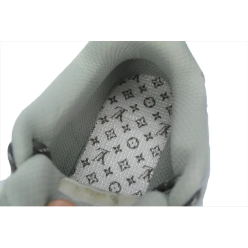 LOUIS VUITTON Discovery Lace Up White Silver Green