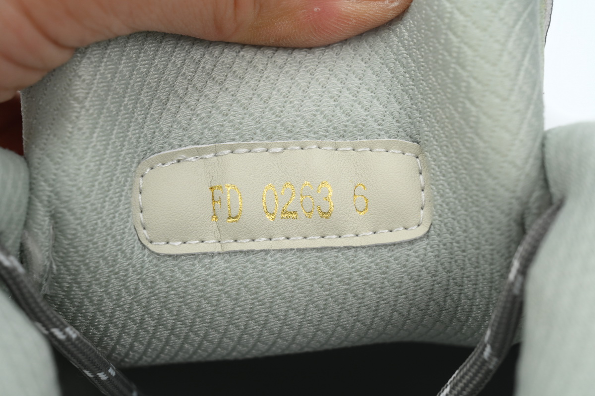 LOUIS VUITTON Discovery Lace Up White Silver Green